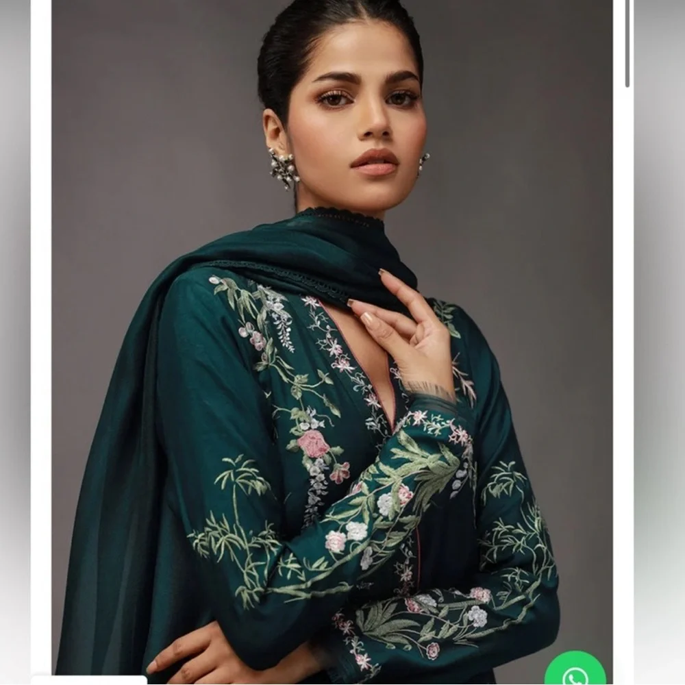 Nida Azwer - Picture 2 of 7